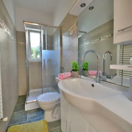 Karlo By Interhome